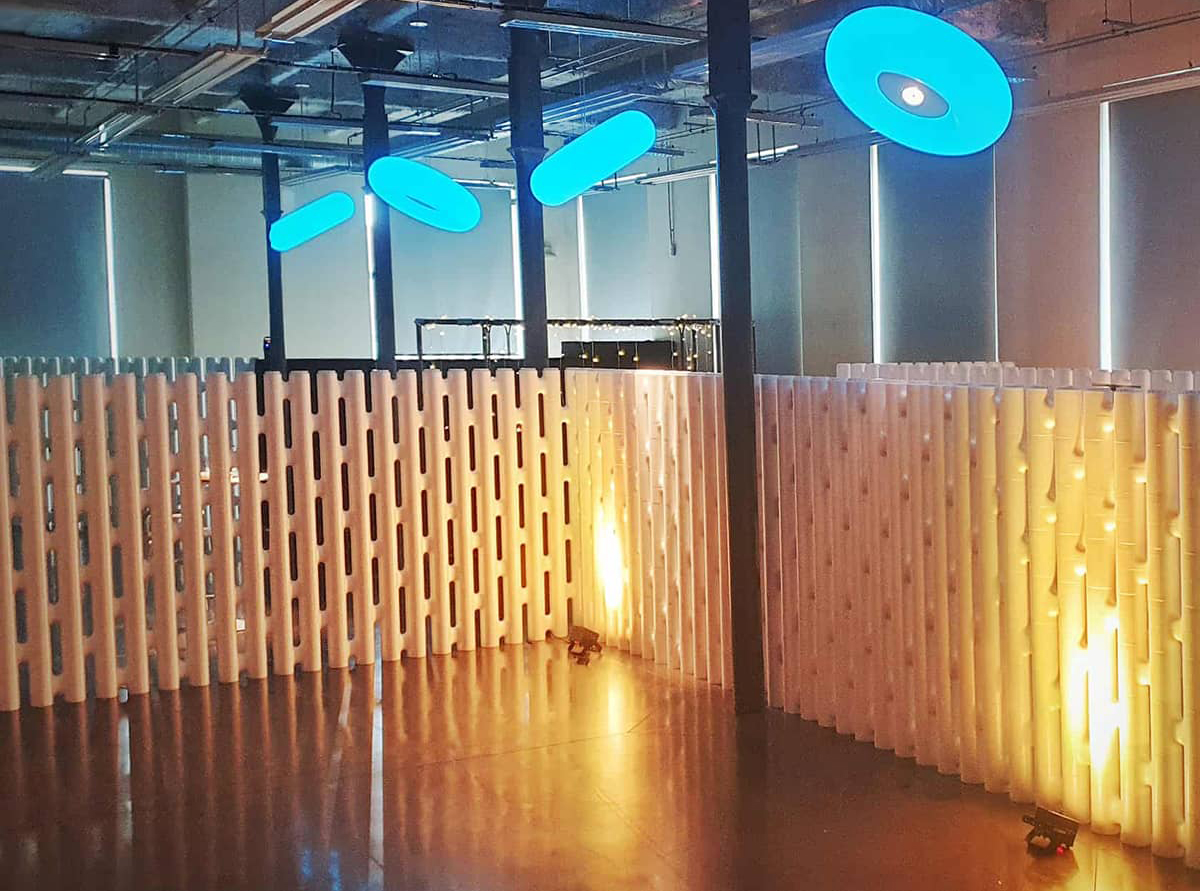 Movisi LINK room divider as modular partition wall with lighting for events and flexible space design