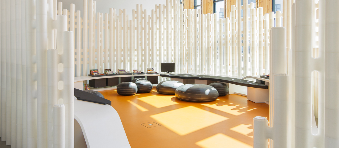 White modular room divider LINK by Movisi in media library, flexible partition wall for events