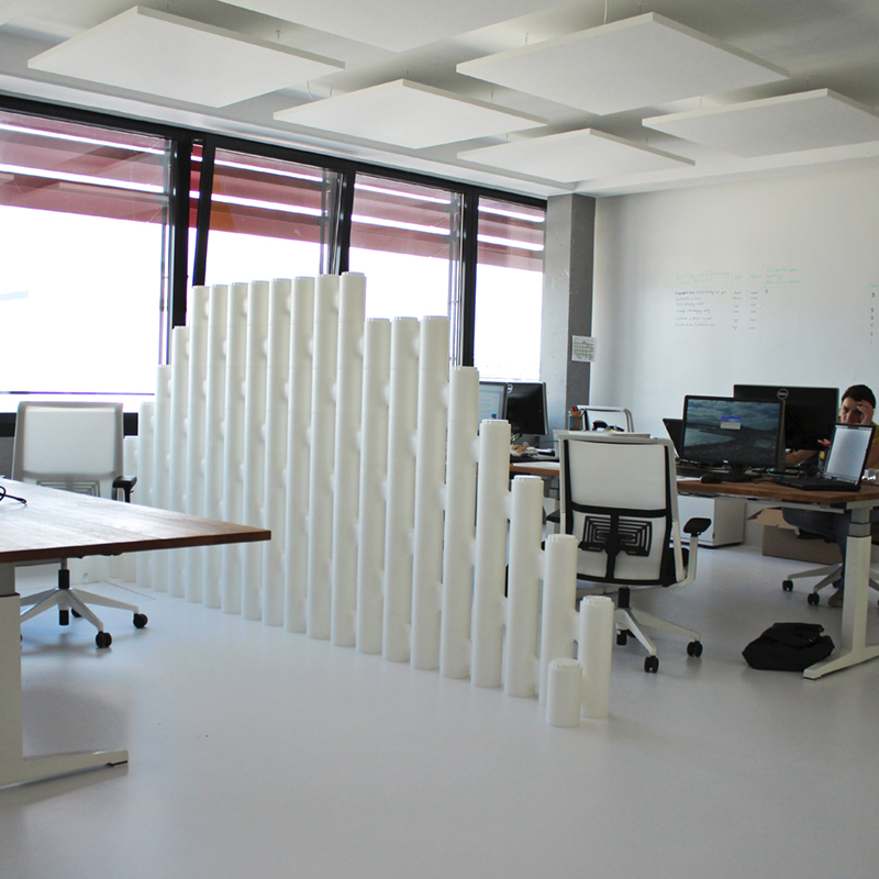 White Movisi LINK room divider in office, flexible freestanding partition wall between desks